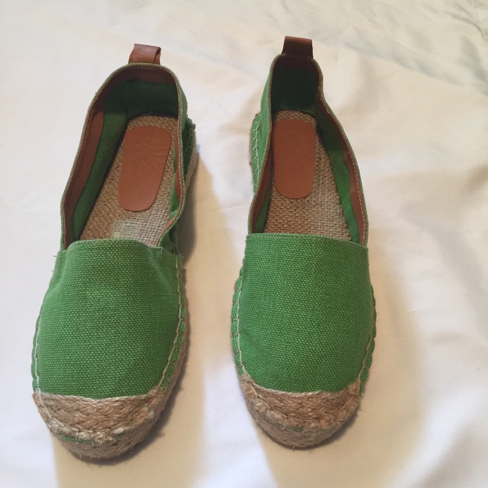 NWOB Sundias Green Espadrille Shoes 8 M